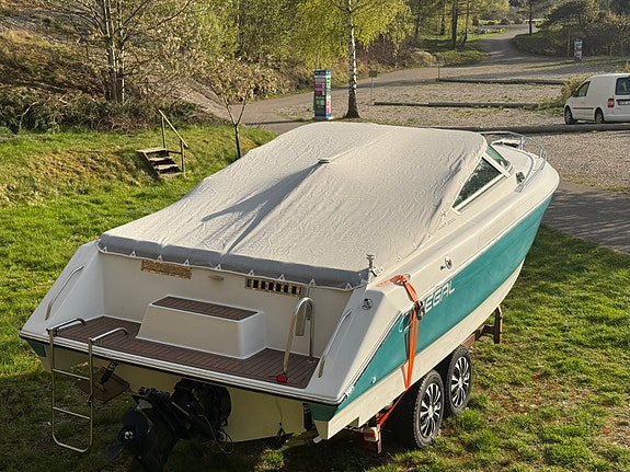 Regal Valanti 220 XL V8 – Klassisk sportbåt med härligt V8 med trailer 12 of 12