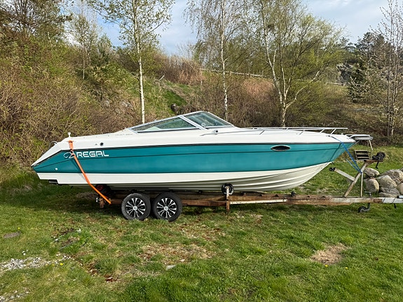 Regal Valanti 220 XL V8 – Klassisk sportbåt med härligt V8 med trailer 2 of 12
