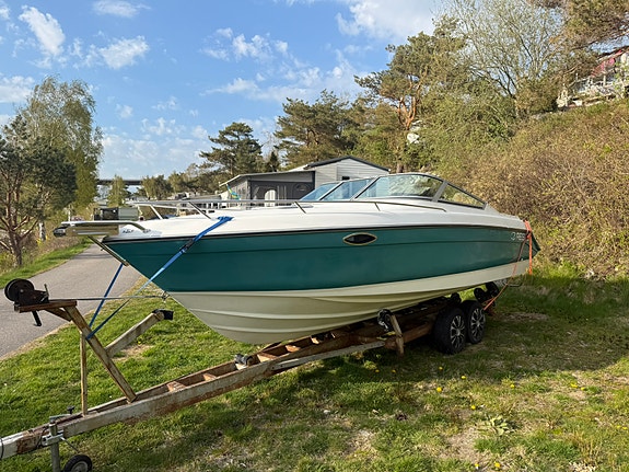 Regal Valanti 220 XL V8 – Klassisk sportbåt med härligt V8 med trailer 3 of 12