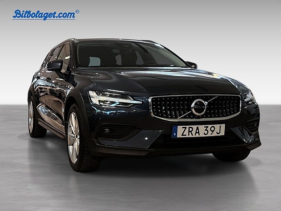 Volvo V60 Cross Country 3 of 5