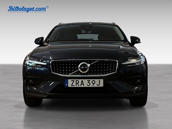 Volvo V60 Cross Country 2 of 5