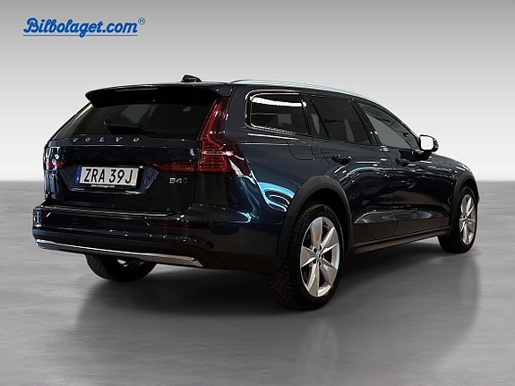 Volvo V60 Cross Country 4 of 5