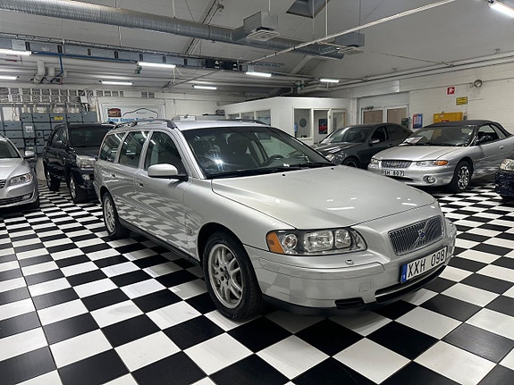 Volvo V70 2 of 5