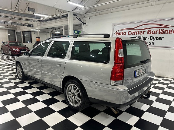 Volvo V70 4 of 5