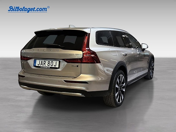 Volvo V60 Cross Country 3 of 5