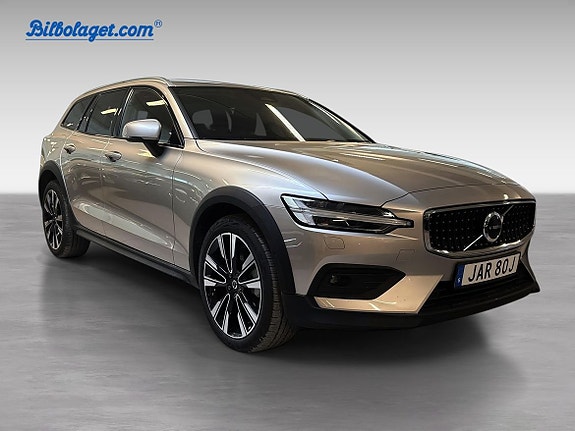 Volvo V60 Cross Country 2 of 5