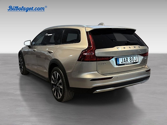 Volvo V60 Cross Country 4 of 5