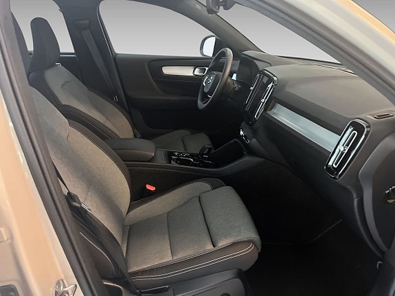 Volvo XC40 5 of 5