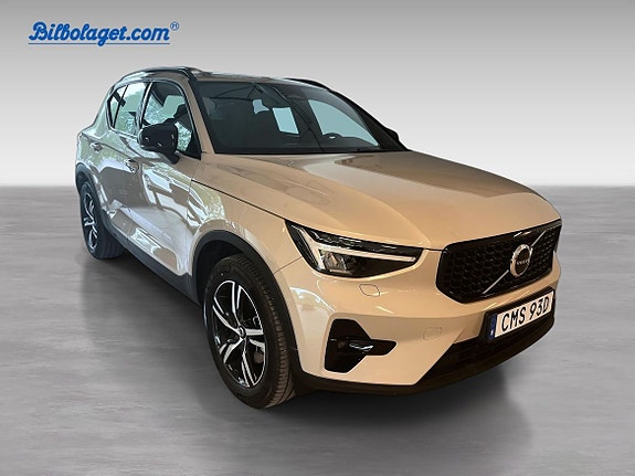 Volvo XC40 3 of 5