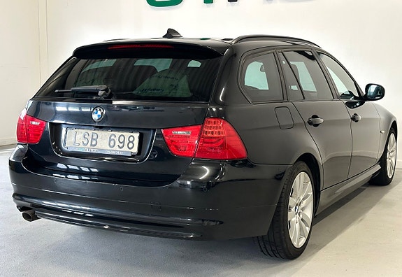 BMW 318d 4 of 5