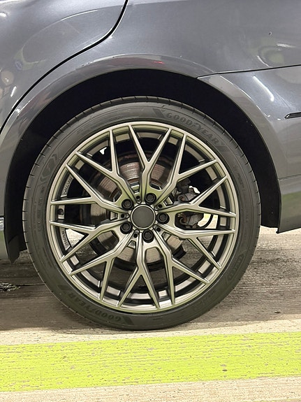 Mercedes-Benz E200 5 of 5