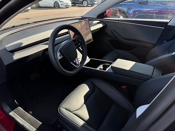 Tesla Model 3 11 of 14