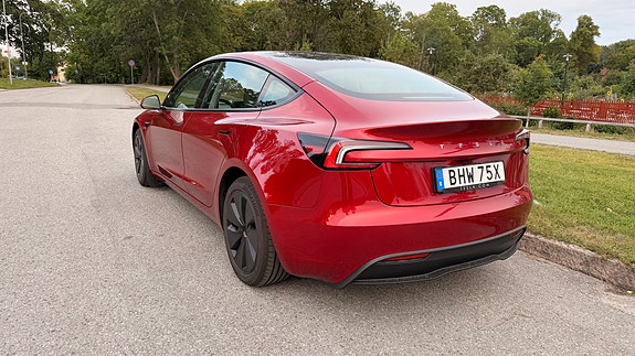 Tesla Model 3 7 of 14