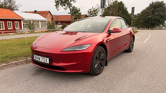 Tesla Model 3 4 of 14