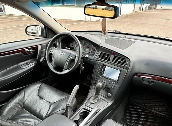 Volvo XC70 3 of 5