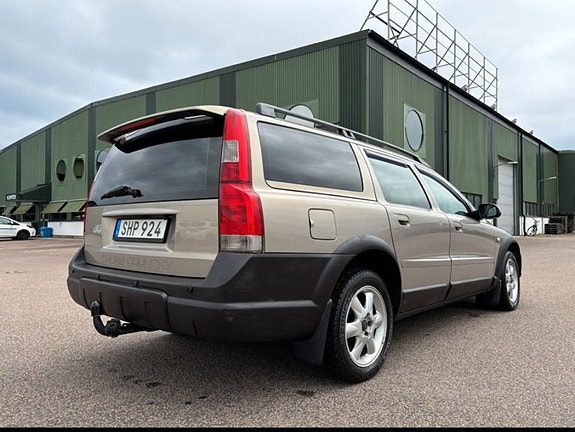 Volvo XC70 2 of 5