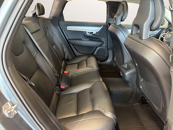 Volvo V90 Cross Country 12 of 25