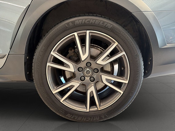 Volvo V90 Cross Country 8 of 25