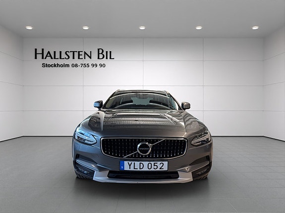 Volvo V90 Cross Country 3 of 5