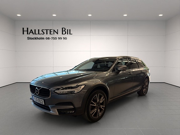 Volvo V90 Cross Country 2 of 5