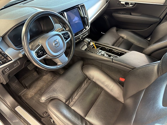 Volvo V90 Cross Country 9 of 25