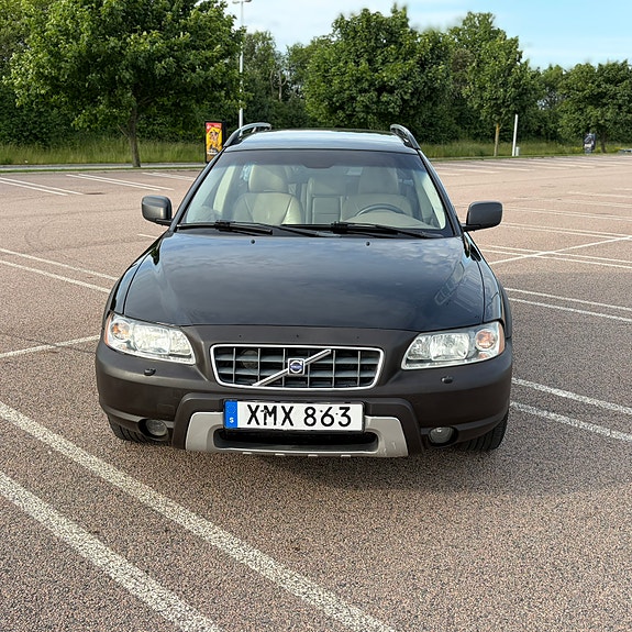 Volvo XC70 2 of 5