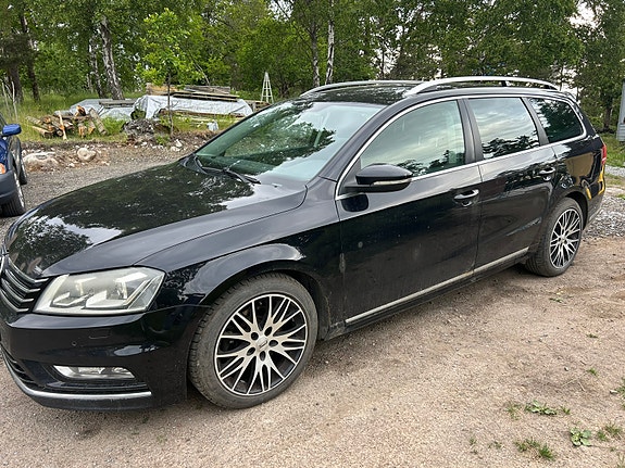 Volkswagen Passat 2 of 5