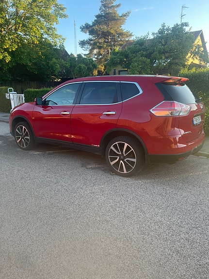 Nissan X-Trail 3 of 5
