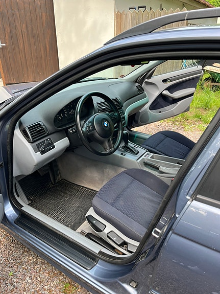 BMW 318i 4 of 5