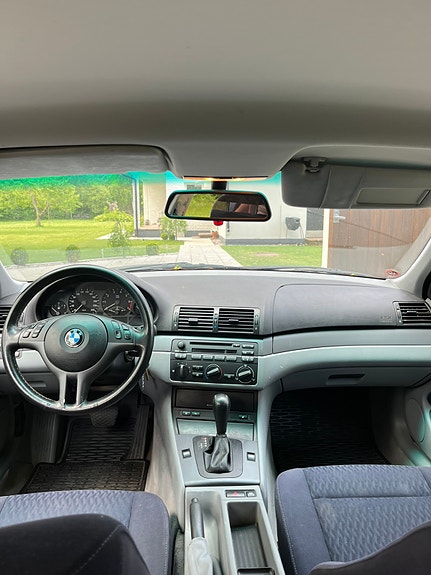 BMW 318i 3 of 5