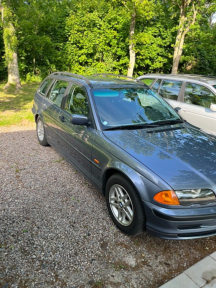 BMW 318i 2 of 5