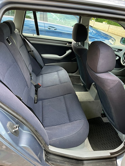 BMW 318i 5 of 5