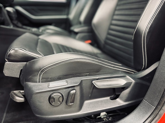 Volkswagen Passat Alltrack 13 of 29