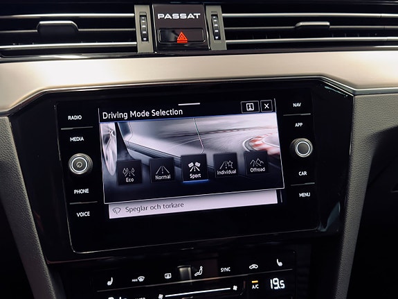 Volkswagen Passat Alltrack 25 of 29