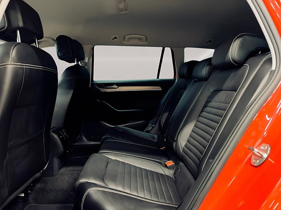 Volkswagen Passat Alltrack 14 of 29