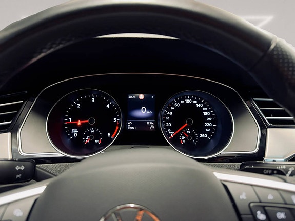 Volkswagen Passat Alltrack 17 of 29