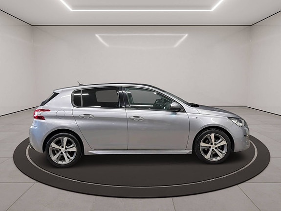 Peugeot 308 8 of 27