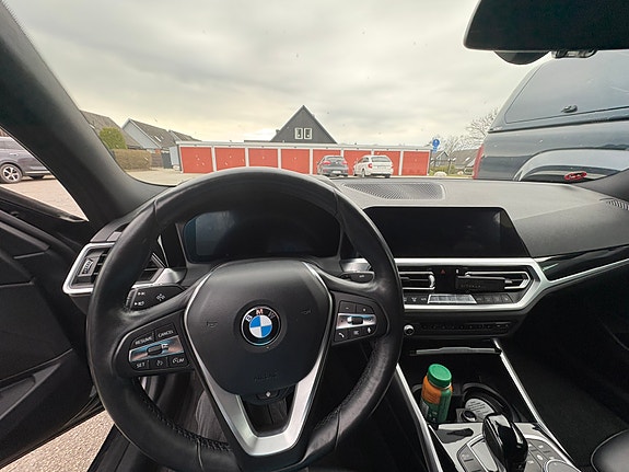 BMW 330e 4 of 5