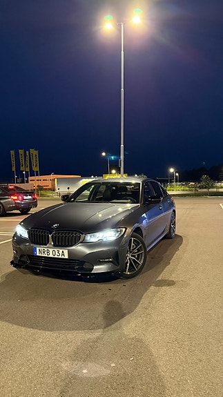 BMW 330e 2 of 5