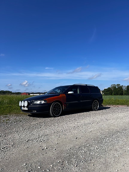 Volvo V70 2 of 8