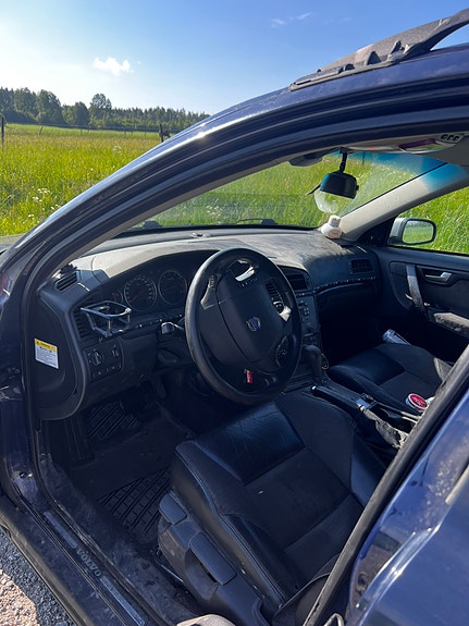 Volvo V70 3 of 8