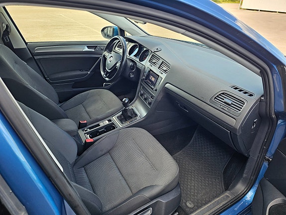 Volkswagen Golf VII 12 of 12