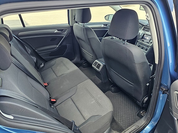 Volkswagen Golf VII 11 of 12
