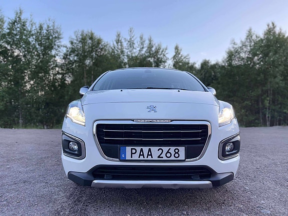 Peugeot 3008 2 of 5