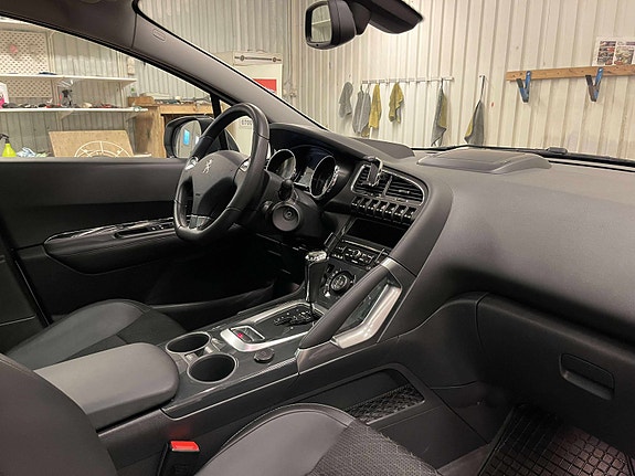 Peugeot 3008 4 of 5