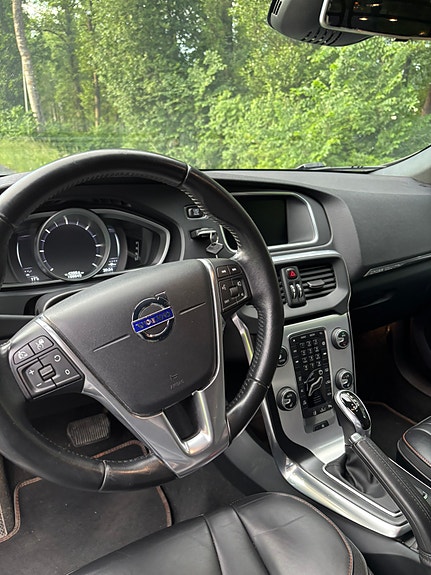 Volvo V40 Cross Country 7 of 11