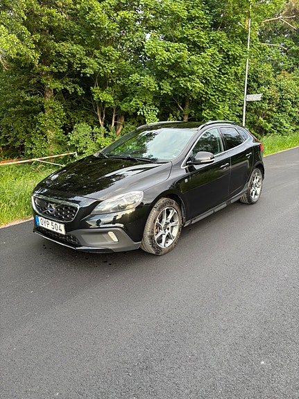 Volvo V40 Cross Country 2 of 5