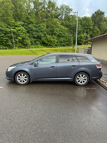 Toyota Avensis 4 of 5