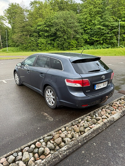 Toyota Avensis 3 of 5