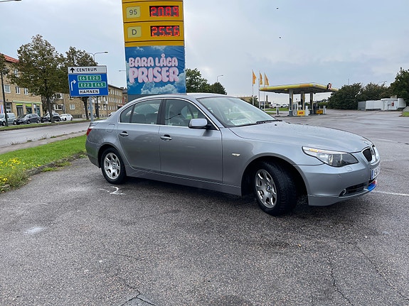 BMW 525i 2 of 5